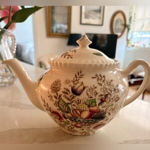 Windsor Ware Pomona Old English Tea Pot Flowers Fruit Urn Johnson Bros England